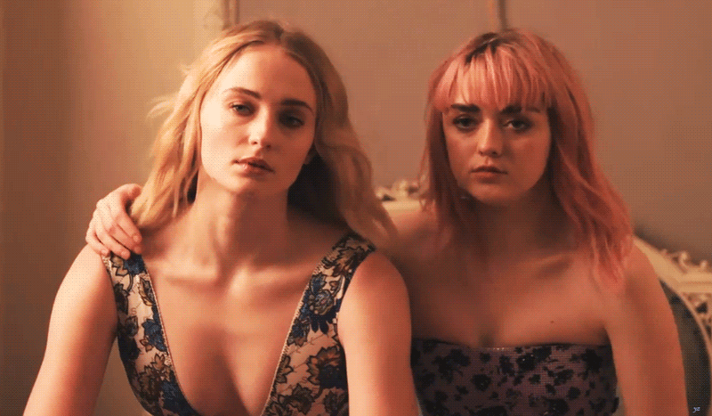sophie-turner-and-maisie-williams_001