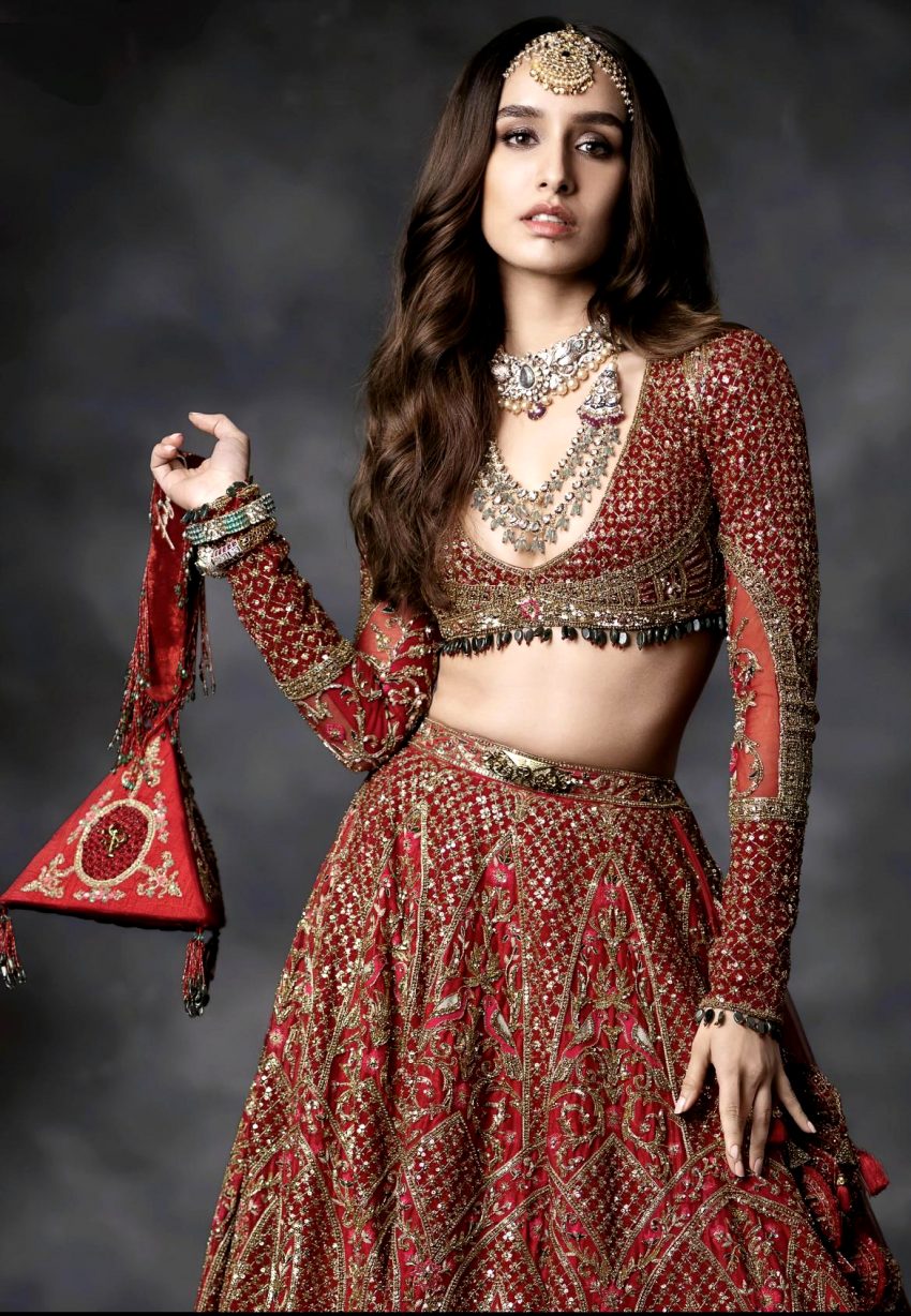 shraddha-kapoor-in-traditional-clothes_001